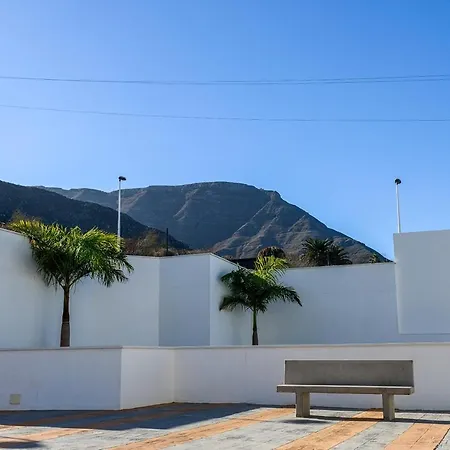 With 2 Bedrooms In Bajamar, With Wonderful Mountain View, Pool Acce... Apartament Bajamar (La Laguna)