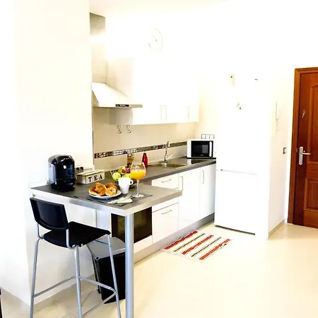 With 2 Bedrooms In Bajamar, With Wonderful Mountain View, Pool Acce... Apartament Bajamar (La Laguna)