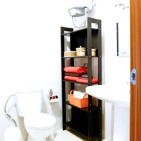 With 2 Bedrooms In Bajamar, With Wonderful Mountain View, Pool Acce... Apartamento Bajamar (La Laguna)